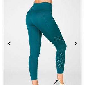 Fabletics Sync High Waisted Perforated 7/8 Legging
